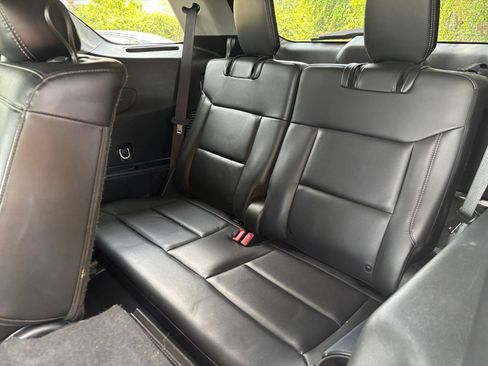 Used 2023 Ford Explorer XLT w/ Equipment Group 202A AWD/4WD image 31