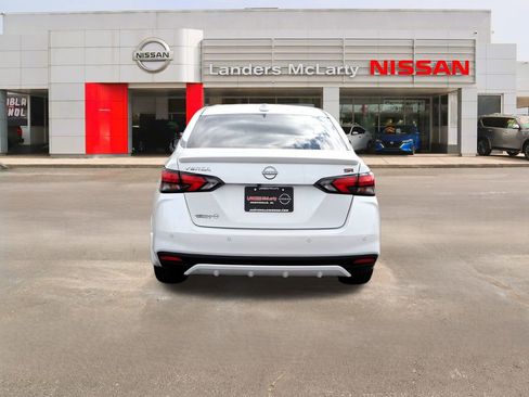 New 2025 Nissan Versa SR w/ Trunk Package image 4