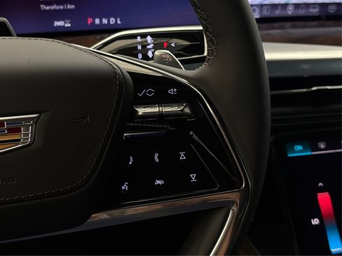 Used 2025 Cadillac Escalade Sport Platinum w/ LPO, ONYX Package AWD/4WD image 31