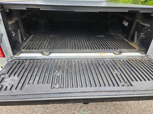 Used 2011 Nissan Frontier SV image 15