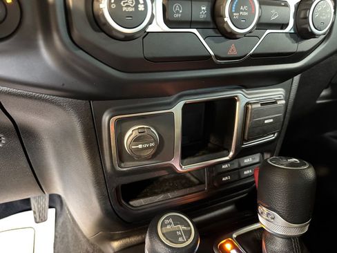 Used 2019 Jeep Wrangler Unlimited Sport AWD/4WD image 30