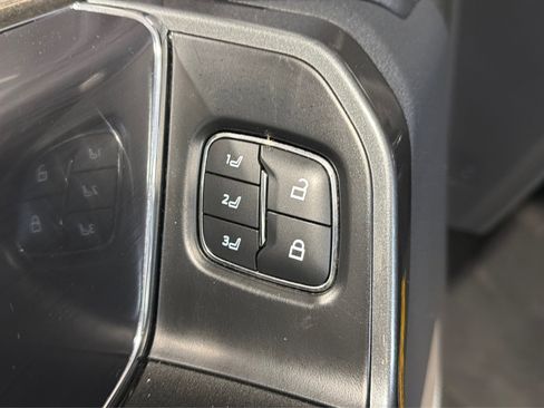 Used 2022 Ford F150 Lariat w/ Equipment Group 502A High AWD/4WD image 18