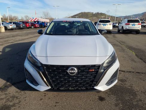 Used 2023 Nissan Altima 2.5 SR image 14