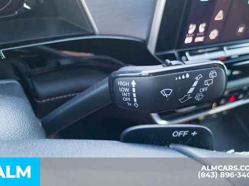 Used 2024 Volkswagen Atlas Cross Sport SE image 32