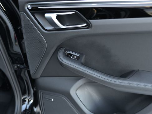 Certified 2025 Porsche Macan image 26