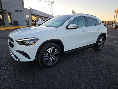 Certified 2025 Mercedes-Benz GLA 250 4MATIC image 2