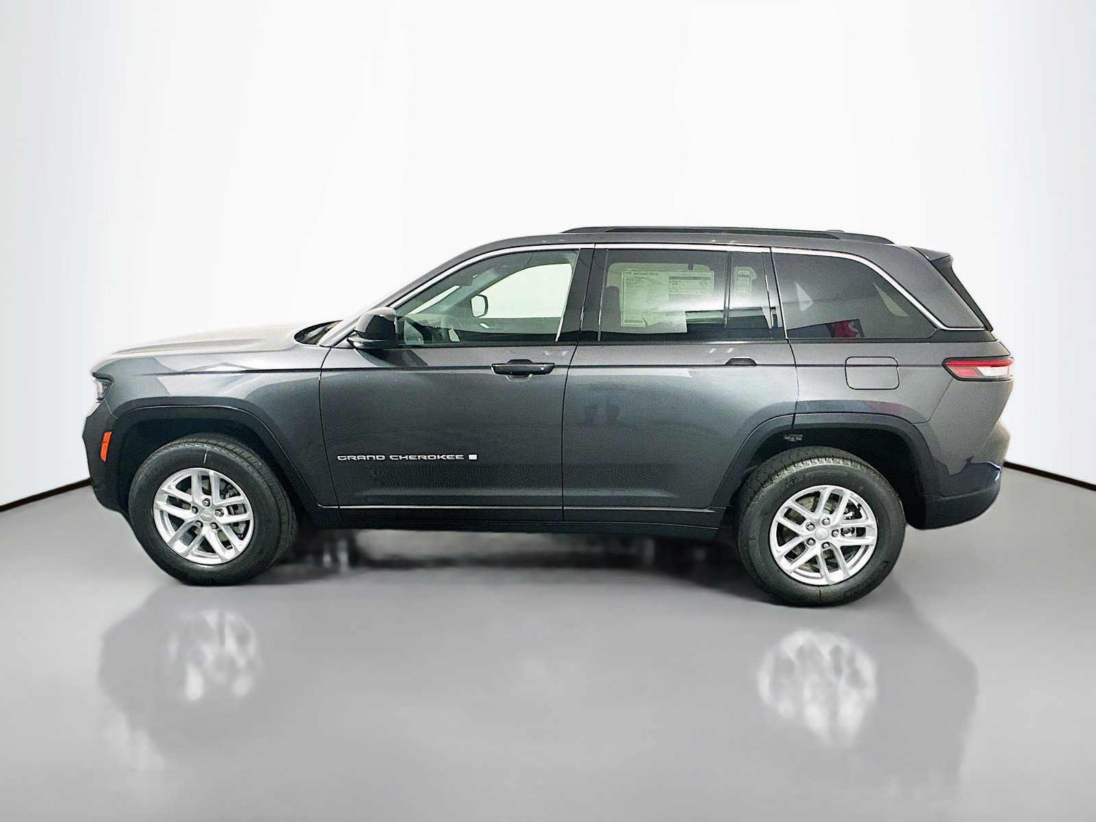 New 2026 Jeep Grand Cherokee Laredo AWD/4WD image 4