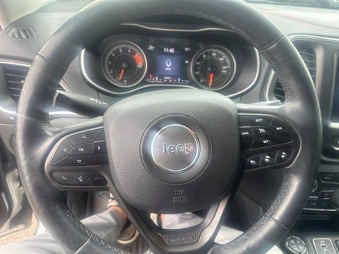 Used 2019 Jeep Cherokee Trailhawk AWD/4WD image 15