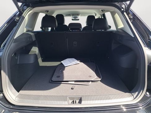New 2025 Volkswagen Tiguan SE FWD image 29