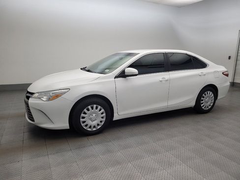 Used 2017 Toyota Camry LE image 2