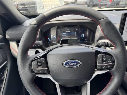 Used 2025 Ford Explorer ST AWD/4WD image 23