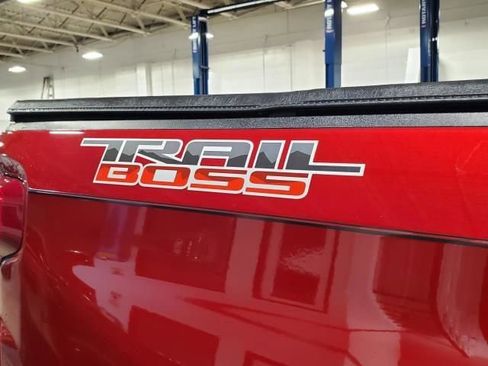 Used 2024 Chevrolet Silverado 1500 LT Trail Boss w/ LPO, Dark Essentials Package image 18