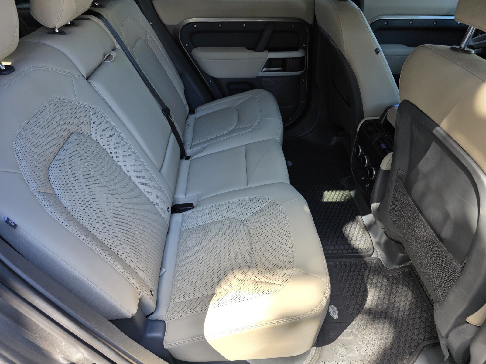 Certified 2024 Land Rover Defender 110 S AWD/4WD image 5