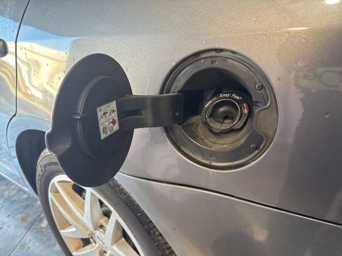 Used 2012 Ford Fusion SEL image 10