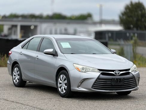 Used 2016 Toyota Camry LE FWD image 1