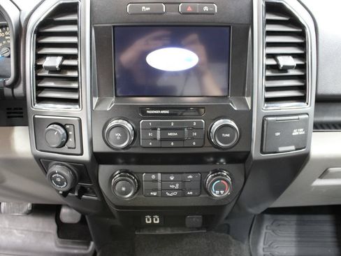 Used 2019 Ford F150 4x4 SuperCrew image 17