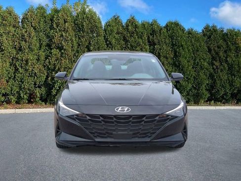 Used 2023 Hyundai Elantra SEL w/ Convenience Package FWD image 2