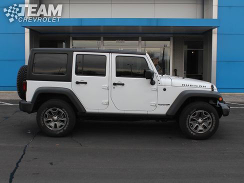 Used 2018 Jeep Wrangler Unlimited Rubicon w/ Cold Weather Group image 3