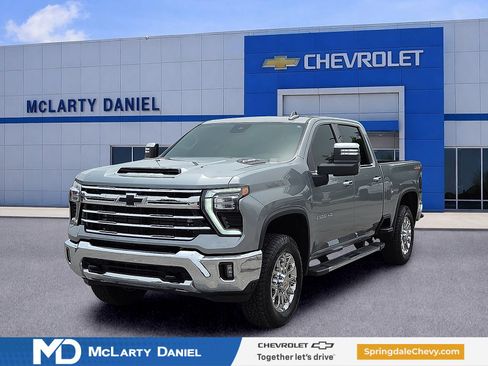 Used 2024 Chevrolet Silverado 2500 LTZ w/ LTZ Convenience Package AWD/4WD image 2