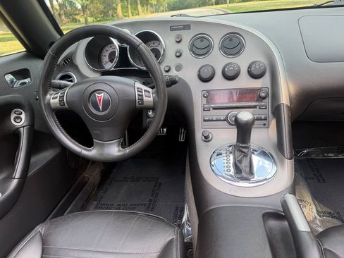 Used 2007 Pontiac Solstice Convertible w/ Premium Package RWD image 12