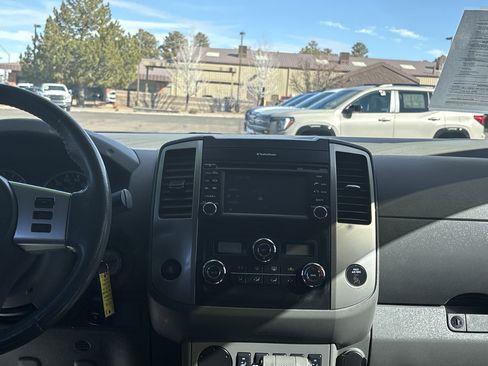 Used 2013 Nissan Frontier SL w/ Moonroof Pkg image 23