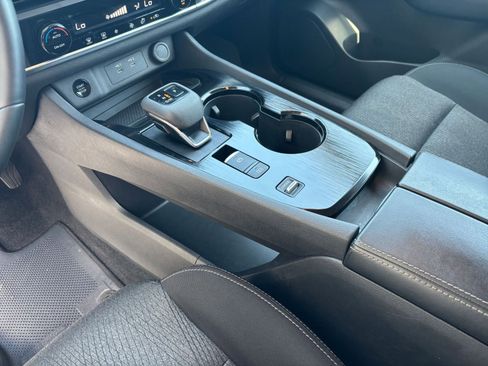 Used 2025 Nissan Rogue SV FWD image 43