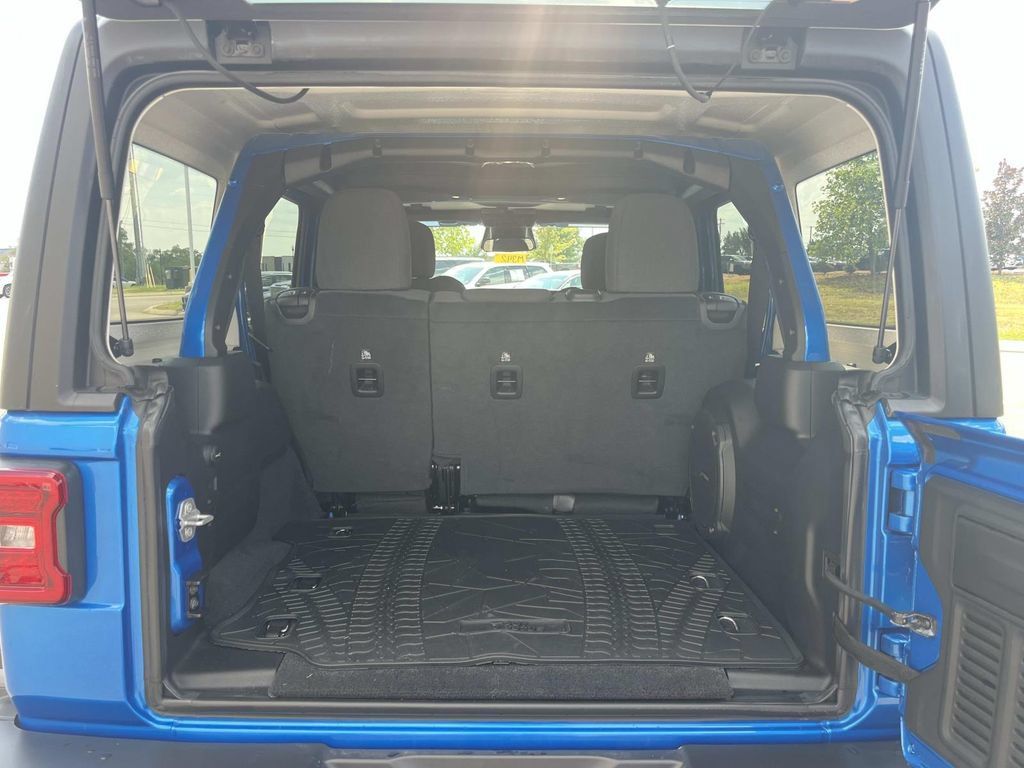 Used 2026 Jeep Wrangler Unlimited Sport AWD/4WD image 12