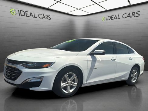 Used 2025 Chevrolet Malibu LS FWD image 1