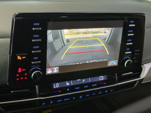 Used 2021 Toyota Sienna Limited FWD image 21