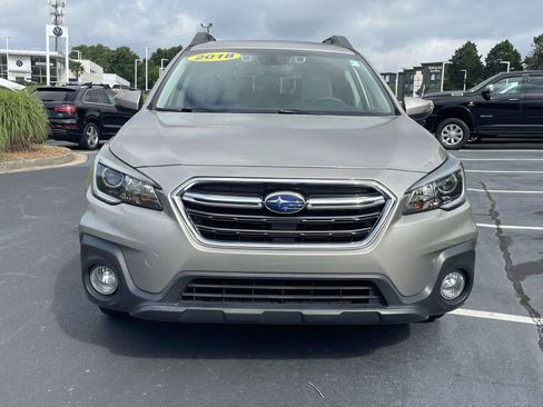 Used 2018 Subaru Outback 2.5i Premium AWD/4WD image 2