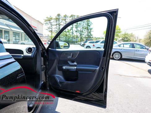 Used 2021 Mercedes-Benz GLB 250 4MATIC w/ Premium Package image 15