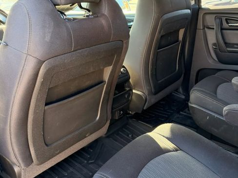 Used 2017 Chevrolet Traverse LT w/ Style and Technology Package FWD image 17