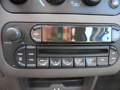 Used 2006 Chrysler Sebring LX image 10