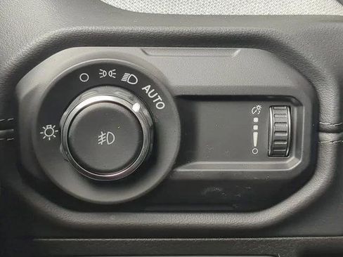 Certified 2025 Jeep Wrangler Unlimited Sahara w/ Safety Group AWD/4WD image 22