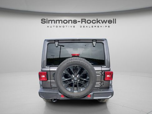 Used 2025 Jeep Wrangler Unlimited Sahara AWD/4WD image 4
