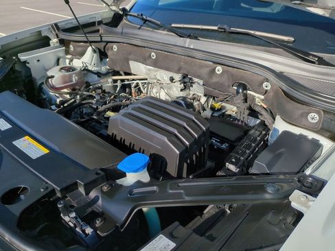 Used 2024 Volkswagen Atlas SE image 43