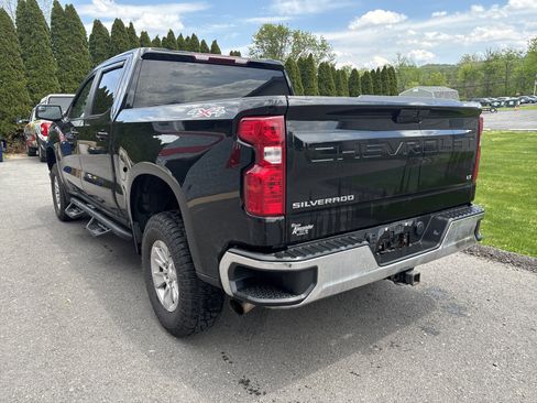 Used 2022 Chevrolet Silverado 1500 LT AWD/4WD image 5