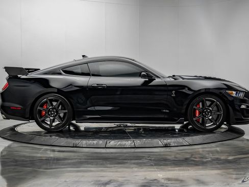 Used 2021 Ford Mustang Shelby GT500 w/ Carbon Fiber Track Pack RWD image 24