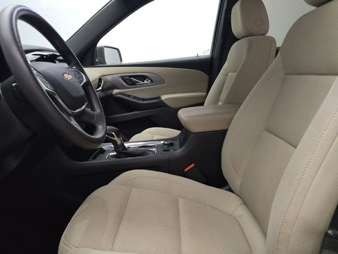 Used 2023 Chevrolet Traverse LS image 17