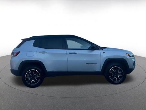 Used 2025 Jeep Compass Trailhawk AWD/4WD image 7