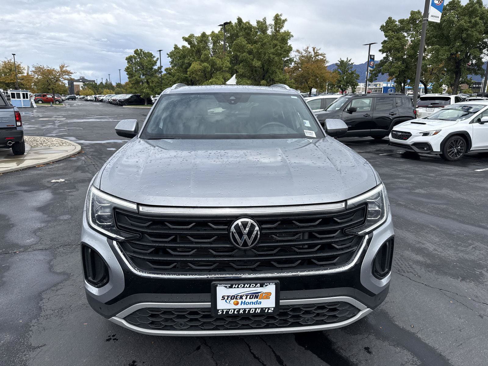 Used 2025 Volkswagen Atlas Cross Sport SEL AWD/4WD image 2