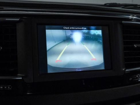 Used 2020 Chrysler Pacifica Touring-L image 27