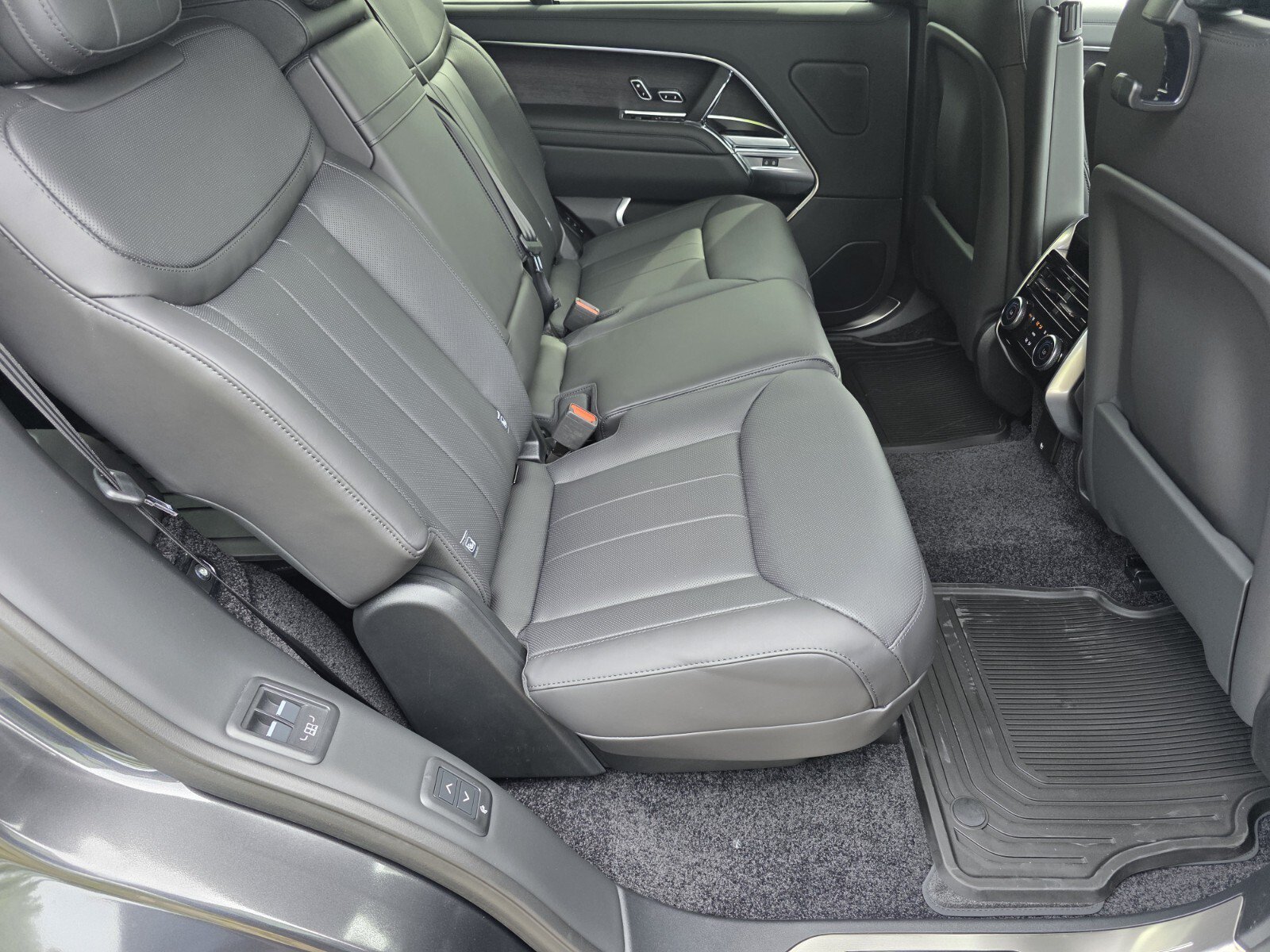 New 2026 Land Rover Range Rover Long Wheelbase SE AWD/4WD image 5