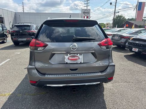 Used 2017 Nissan Rogue SV AWD/4WD image 3