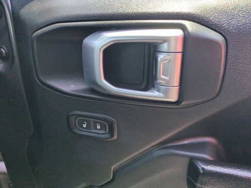 Used 2023 Jeep Wrangler Unlimited Rubicon AWD/4WD image 27