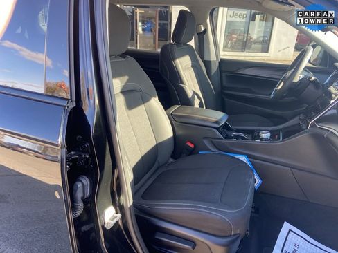 Used 2023 Jeep Grand Cherokee L Laredo AWD/4WD image 10
