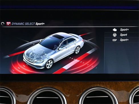 Used 2018 Mercedes-Benz E 300 4MATIC image 36