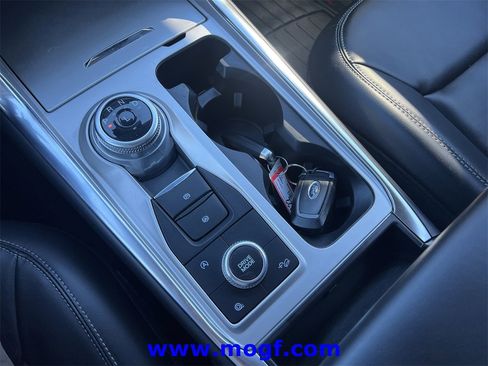 Used 2021 Ford Explorer XLT w/ Equipment Group 202A image 11