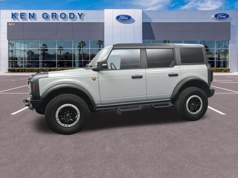 Used 2023 Ford Bronco Badlands AWD/4WD image 9