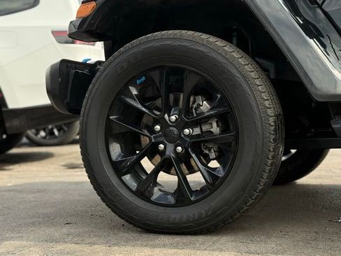 Used 2022 Jeep Wrangler Unlimited Sahara w/ Cold Weather Group image 11